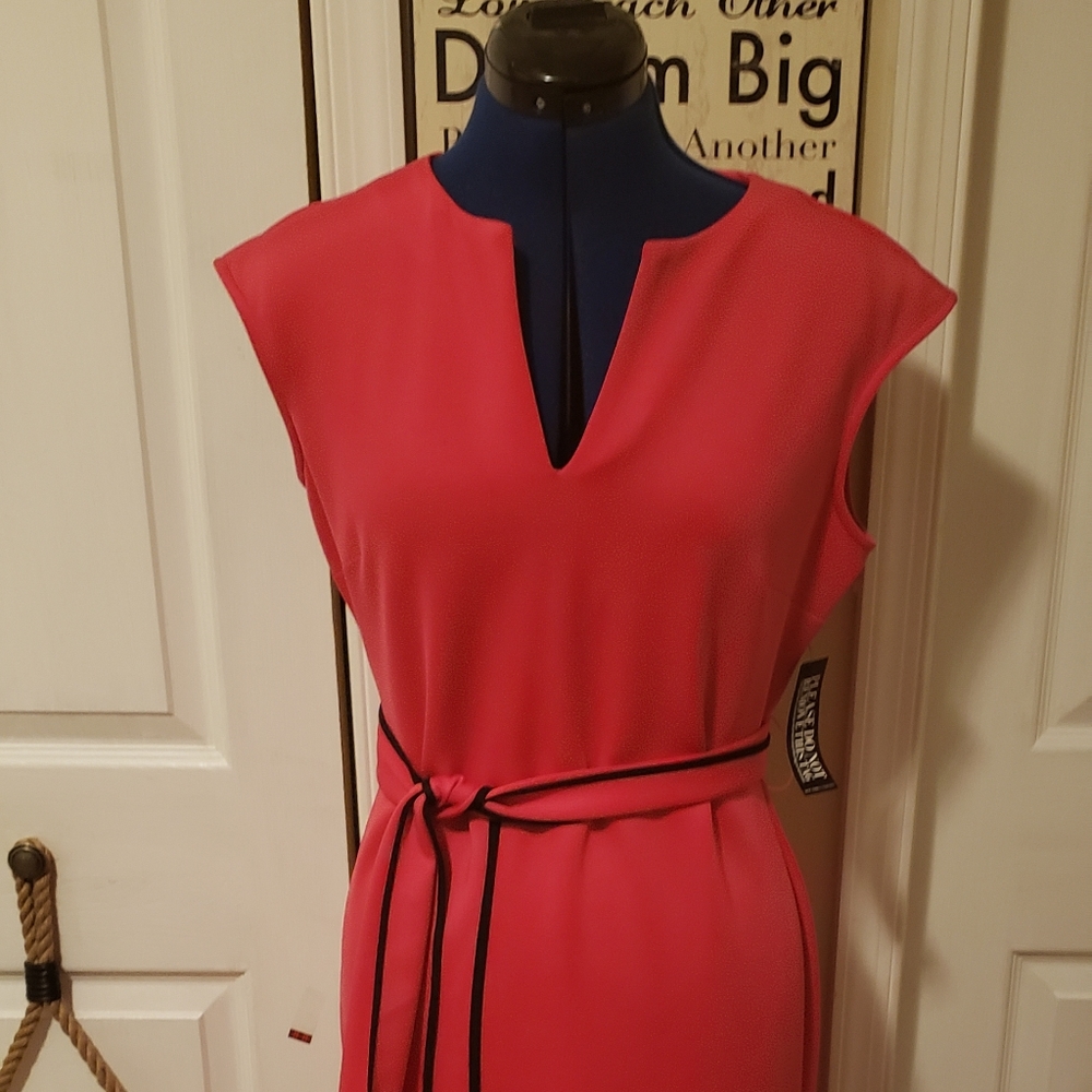 Fitted Fuchsia color new york and company dress